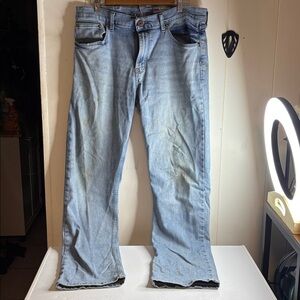 250 - Wrangler Light Blue Slim Straight Denim